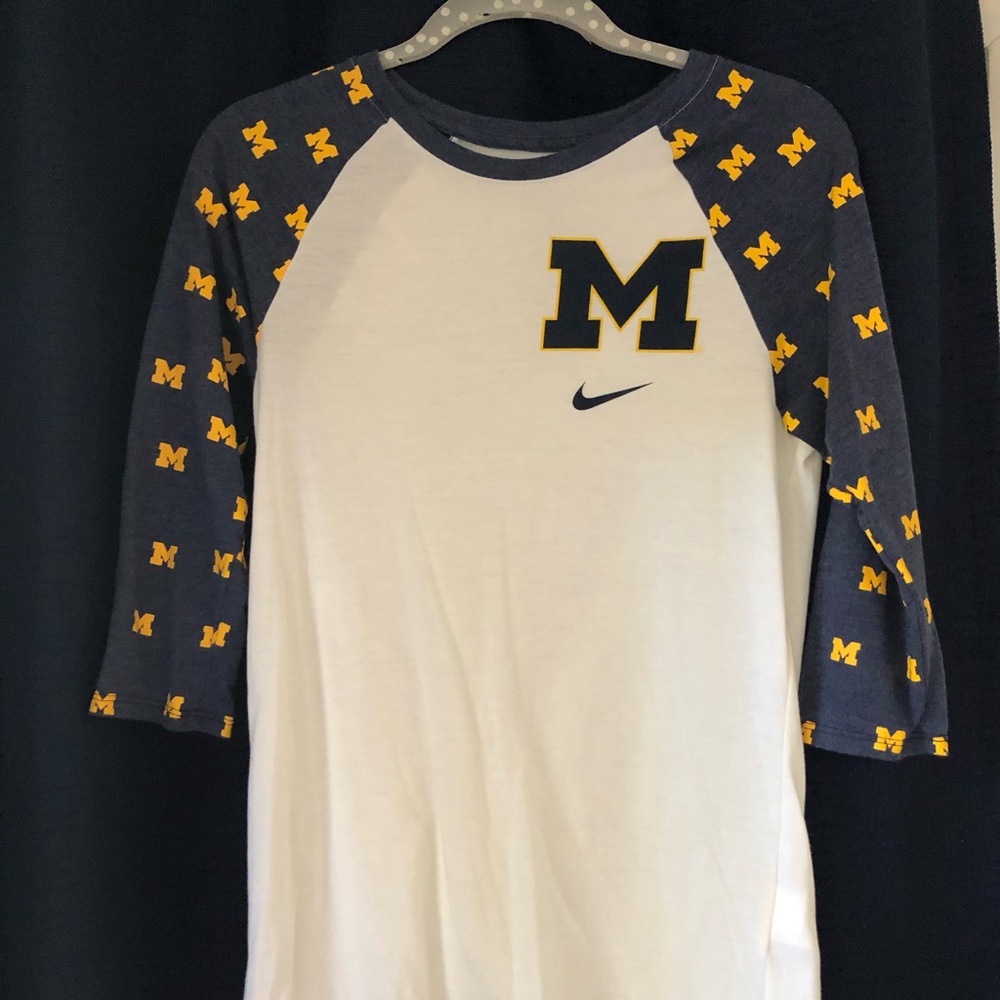 Nike U of M 3/4 shirt